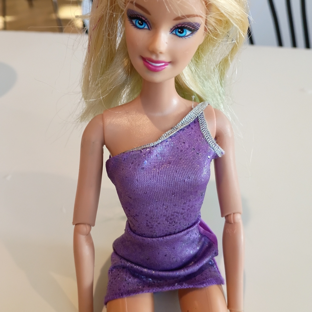 Barbie 2009vDoll With A Purple One-Shoulder Doll Dress